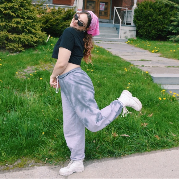 Meet your Posher, Hannah - Picture 2 of 5